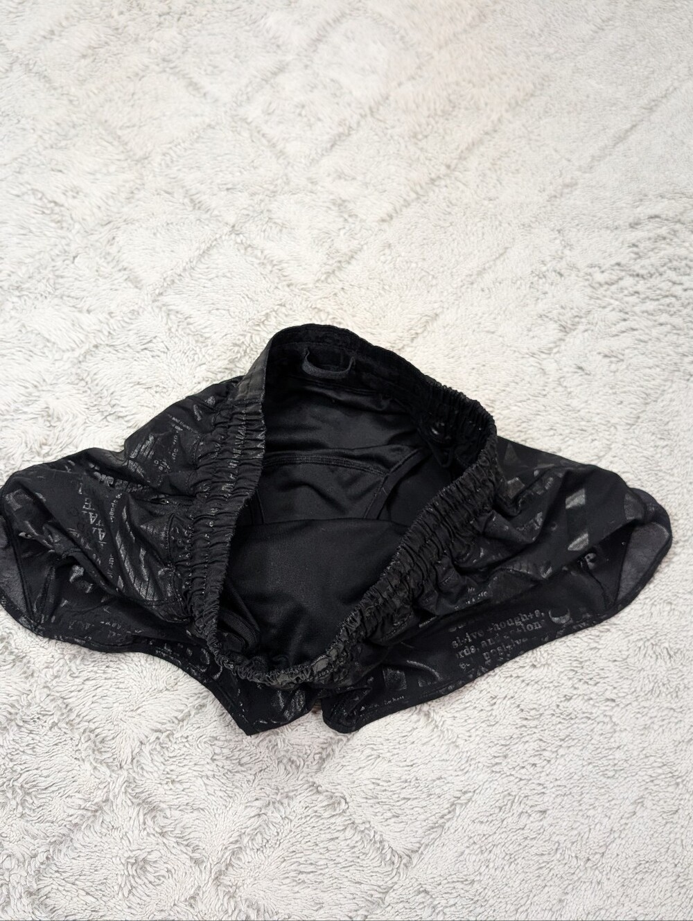 Lululemon Shorts Womens 6 Black Hotty Hot Low Rise 20YR Manifesto Foil Graphic - Picture 8 of 8